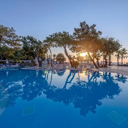 אתר נופש Amara Comfort 5*