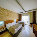 Semesteranläggning (resort) Amara Comfort 5*